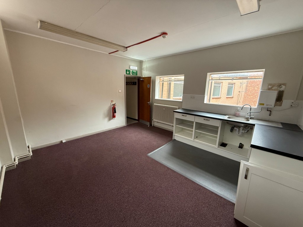 Lot: 14 - VACANT TOWN CENTRE COMMERCIAL PREMISES AND YARD WITH POTENTIAL - First floor kitchen area with window to rear